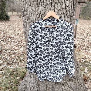 ⬇️Price Drop!⬇️Premise Studio Blouse in size L.